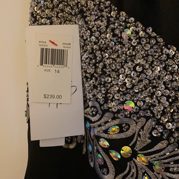 Decode 1.8 Sweetheart Beaded Bodice Gown - Picture 3 of 7